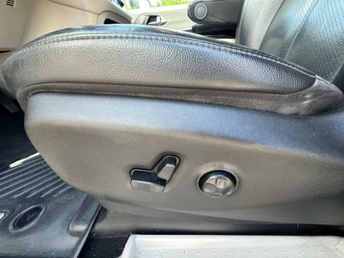 Used 2020 Chrysler Pacifica Touring-L Plus FWD image 21