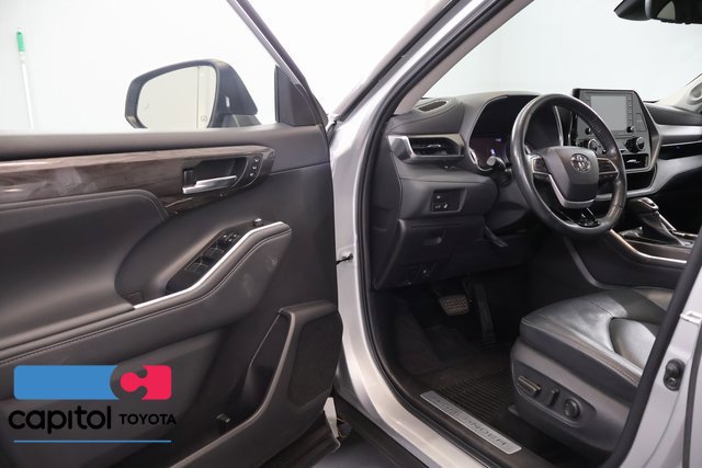 Used 2022 Toyota Highlander Limited AWD/4WD image 8