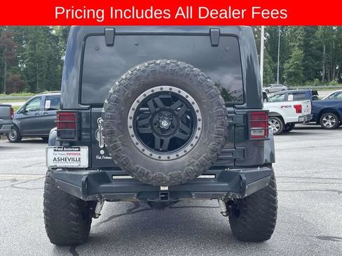 Used 2017 Jeep Wrangler Unlimited Sahara w/ Max Tow Package AWD/4WD image 4