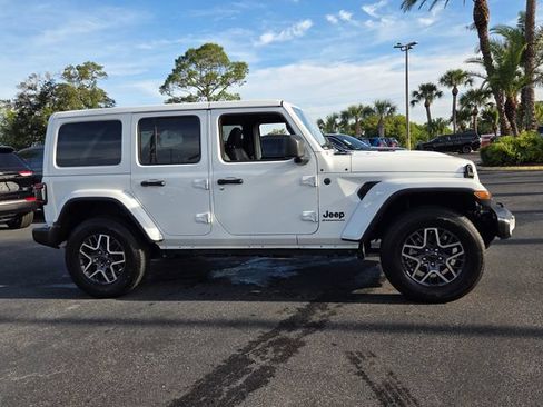 Certified 2025 Jeep Wrangler Unlimited Sahara w/ Dual Top Group AWD/4WD image 8