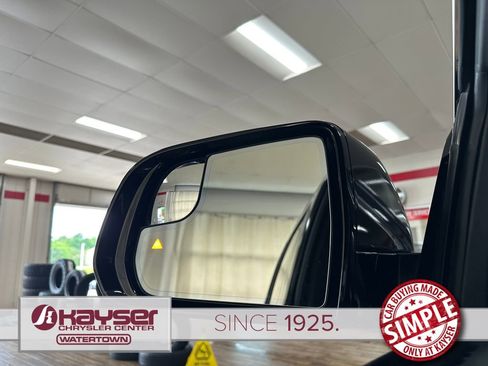 Used 2024 Jeep Wagoneer 4WD w/ Premium Group I image 8