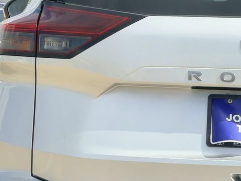 Used 2024 Nissan Rogue SV AWD/4WD image 9