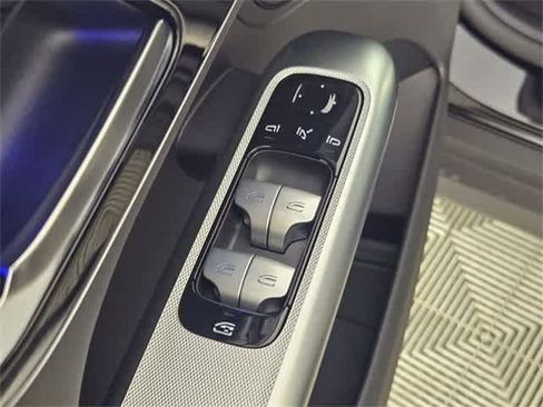 Certified 2025 Mercedes-Benz GLC 300 4MATIC image 37