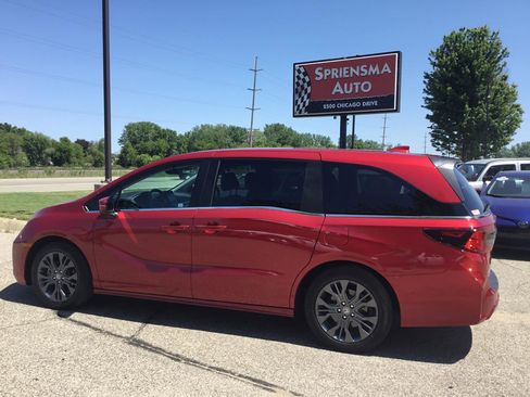 Used 2025 Honda Odyssey Touring image 9