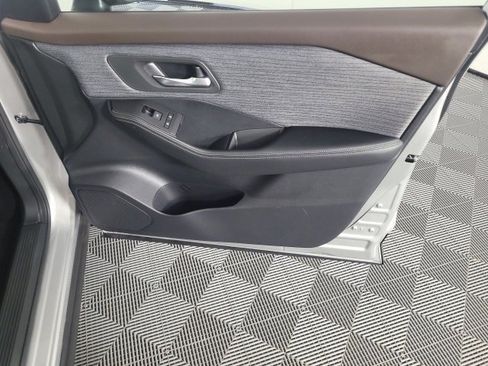 Used 2023 Nissan Rogue SV image 14