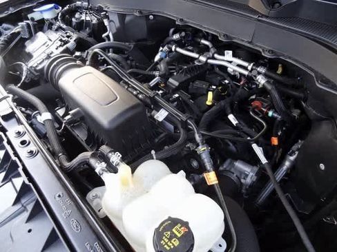 Used 2022 Ford Explorer XLT image 43