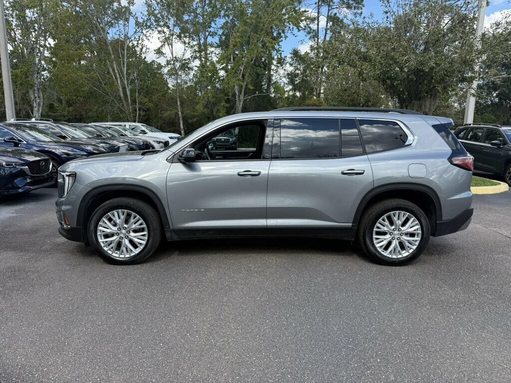 Used 2026 GMC Acadia Elevation w/ Elevation Premium Package FWD image 2
