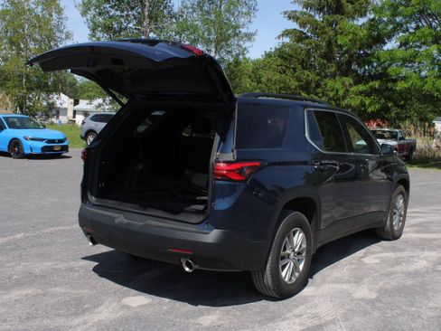 Used 2023 Chevrolet Traverse LT w/ Rear Camera Mirror Package AWD/4WD image 7