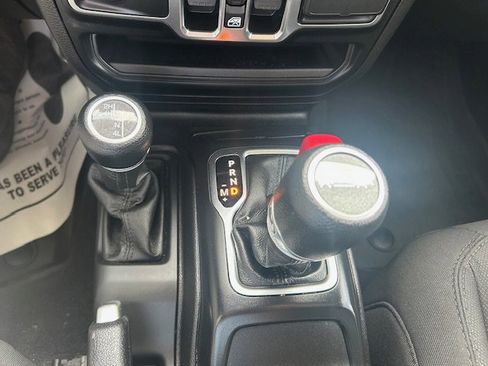 Used 2023 Jeep Gladiator Sport AWD/4WD image 22