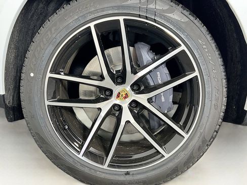 New 2026 Porsche Macan image 33