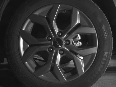 Used 2025 Kia Seltos S image 12