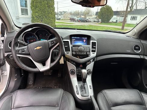 Used 2014 Chevrolet Cruze LT image 9