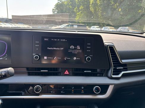 Used 2025 Kia Sportage LX FWD image 17