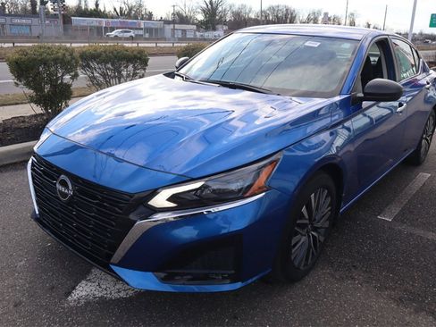 Certified 2025 Nissan Altima 2.5 SV image 9