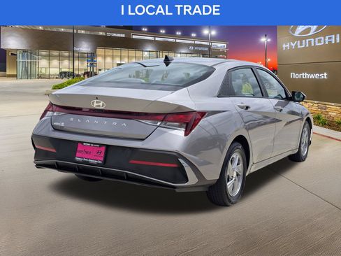 Used 2024 Hyundai Elantra SE FWD image 7