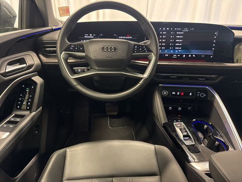 Certified 2025 Audi Q5 Premium w/ Convenience Package image 9