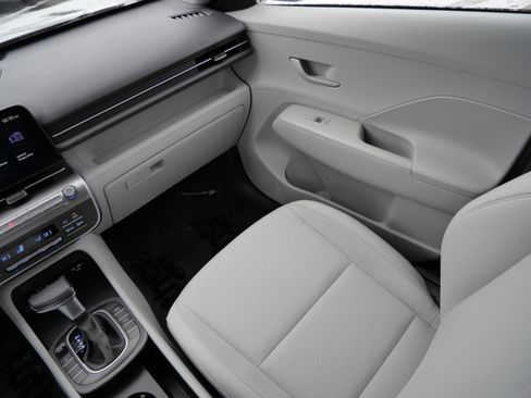 Certified 2025 Hyundai Kona SEL image 11