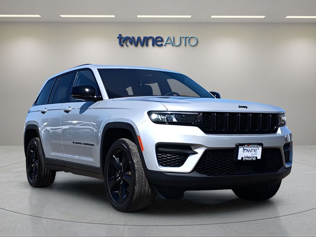 Used 2023 Jeep Grand Cherokee Altitude AWD/4WD image 7