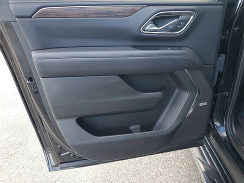 Used 2024 Chevrolet Suburban Premier image 24