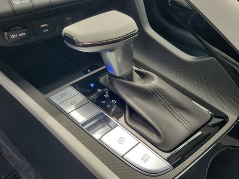 Certified 2025 Hyundai Elantra Limited FWD image 31
