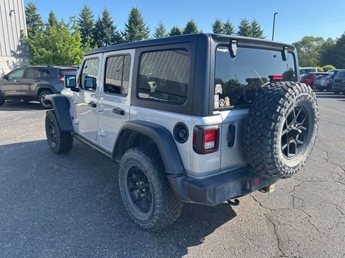 Used 2024 Jeep Wrangler Unlimited Sport AWD/4WD image 2