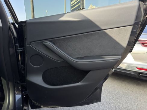Used 2024 Tesla Model Y Long Range image 31