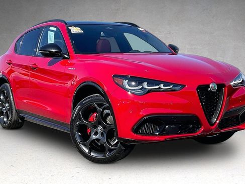 Used 2025 Alfa Romeo Stelvio Sprint AWD/4WD image 2
