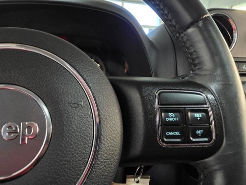 Used 2016 Jeep Patriot High Altitude AWD/4WD image 29