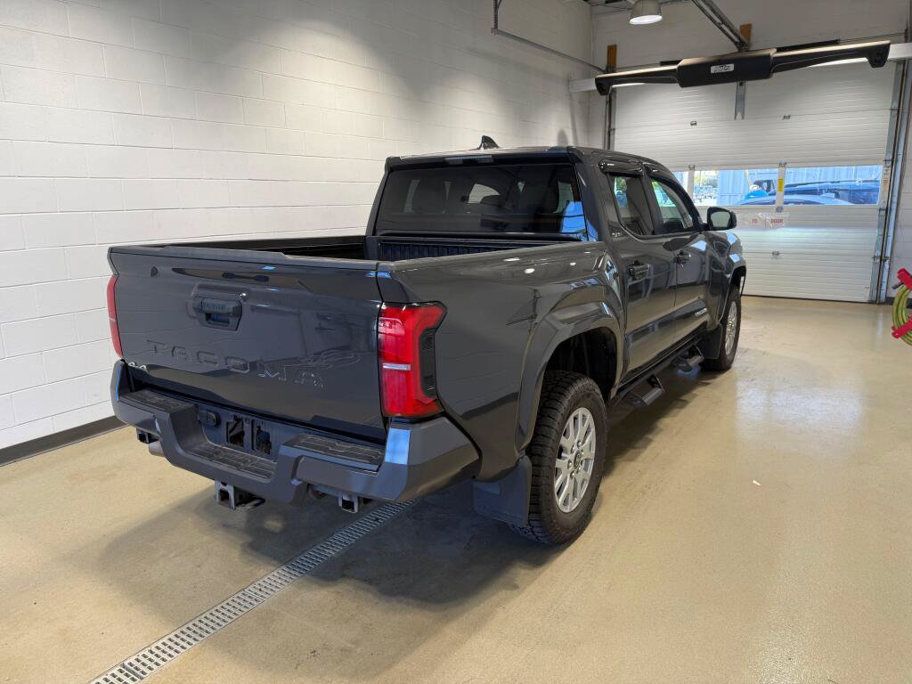 Certified 2025 Toyota Tacoma SR5 AWD/4WD image 5
