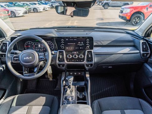 Used 2023 Kia Sorento LX image 21