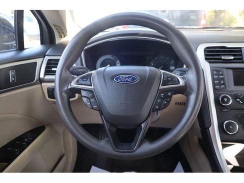 Used 2016 Ford Fusion SE image 9