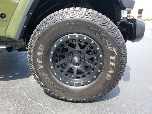 Used 2021 Jeep Gladiator Sport image 5