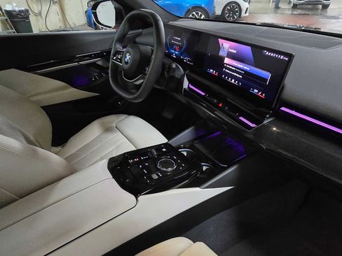 Used 2024 BMW 530i xDrive w/ Convenience Package image 13