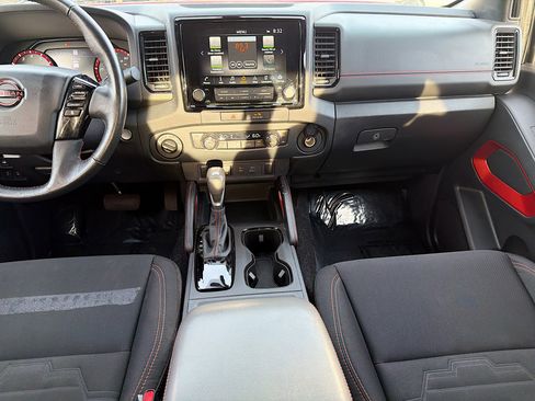 Used 2022 Nissan Frontier PRO-4X w/ Technology Package image 18
