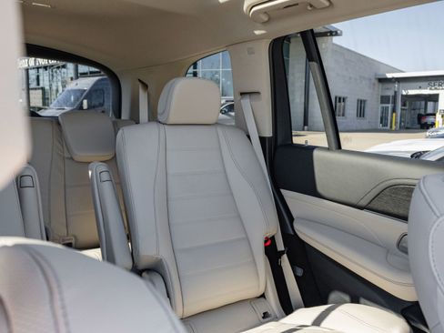 New 2026 Mercedes-Benz GLS 450 4MATIC image 29