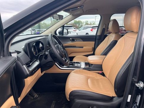 Used 2024 Kia Carnival LX FWD image 8
