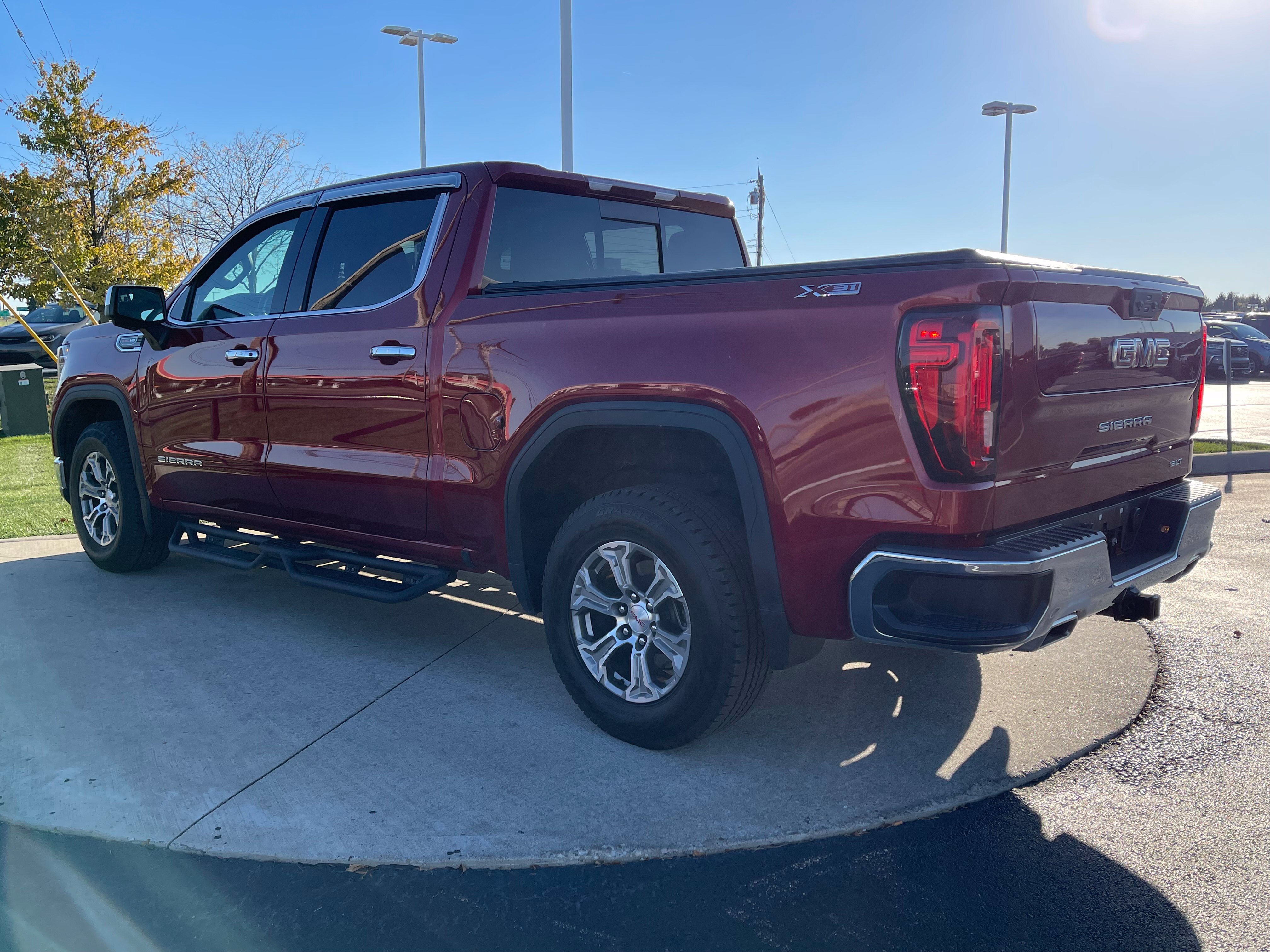 Used 2023 GMC Sierra 1500 SLT w/ SLT Convenience Package AWD/4WD image 4