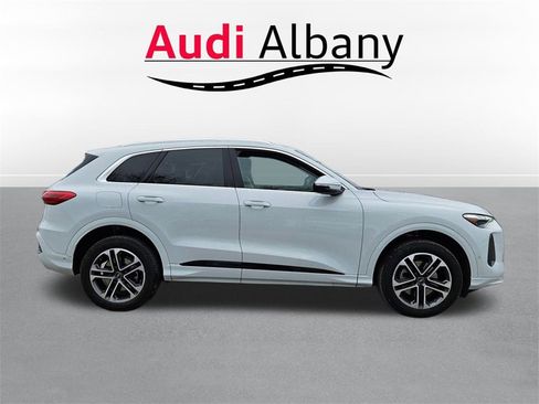 Used 2025 Audi Q5 Premium Plus image 3