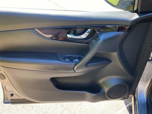 Used 2021 Nissan Rogue Sport SV FWD image 12