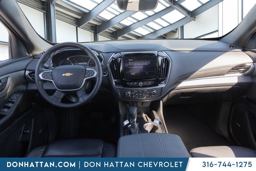 Used 2023 Chevrolet Traverse LT w/ LT Premium Package AWD/4WD image 4