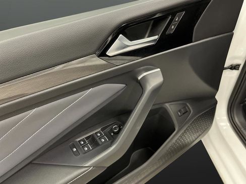 Used 2025 Volkswagen Jetta SEL image 26