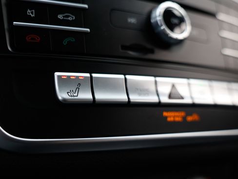 Used 2018 Mercedes-Benz GLA 250 image 37