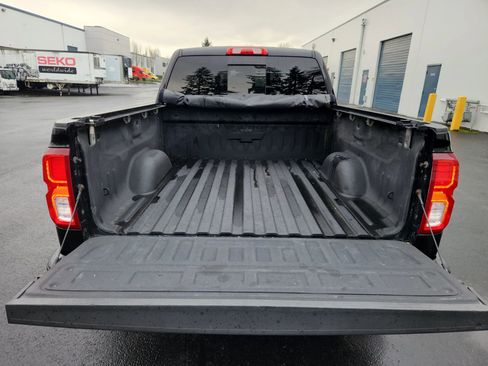 Used 2017 Chevrolet Silverado 1500 High Country image 23