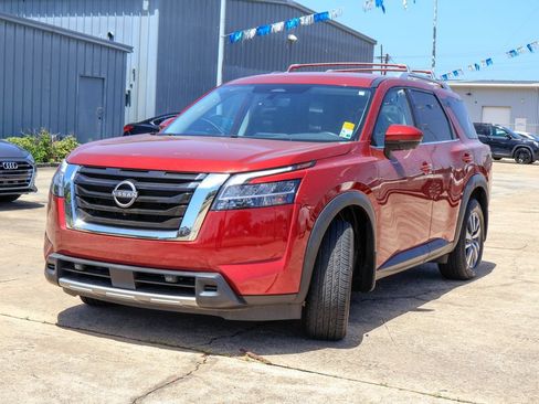 Used 2023 Nissan Pathfinder SL FWD image 25