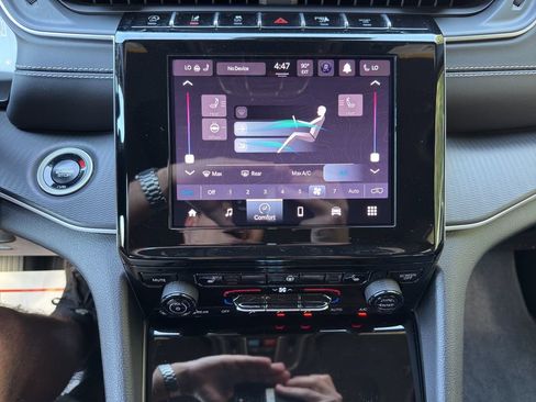 Used 2024 Jeep Grand Cherokee Altitude AWD/4WD image 25