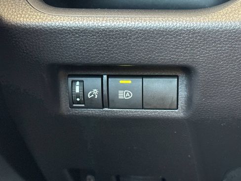 Certified 2021 Toyota RAV4 LE AWD/4WD image 32