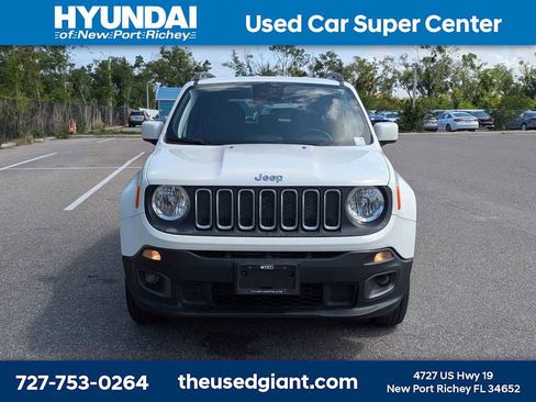 Used 2018 Jeep Renegade Latitude w/ Cold Weather Group AWD/4WD image 11