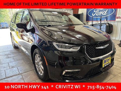 Used 2024 Chrysler Pacifica Touring-L FWD image 1