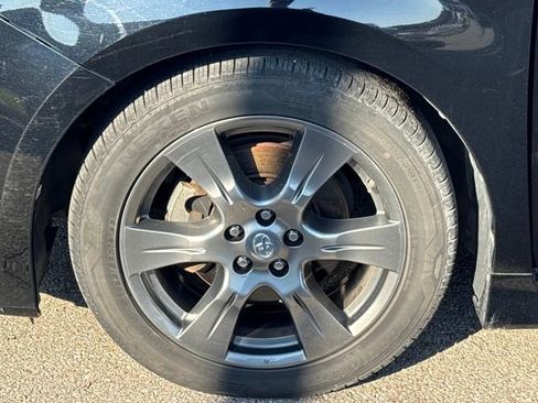 Used 2017 Toyota Sienna SE image 25