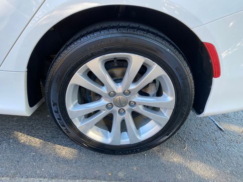 Used 2017 Chrysler 200 Limited Platinum image 20